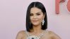 5 dupes económicos de las botas metálicas que Selena Gomez llevó a su cita con Benny Blanco