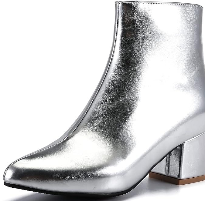 5 dupes económicos de las botas metálicas que Selena Gomez llevó a su cita con Benny Blanco