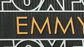 5 dupes económicos de las sandalias de terciopelo que Selena Gomez usó en los Emmys 2024