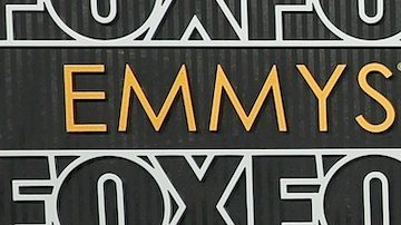 5 dupes económicos de las sandalias de terciopelo que Selena Gomez usó en los Emmys 2024