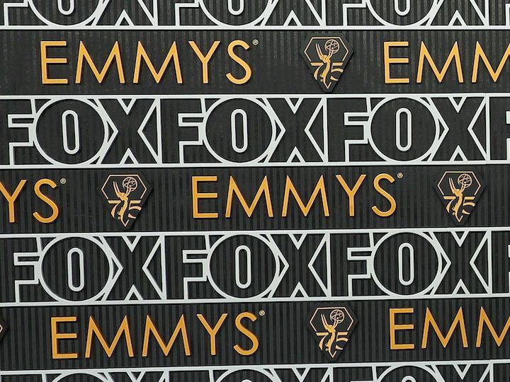 5 dupes económicos de las sandalias de terciopelo que Selena Gomez usó en los Emmys 2024