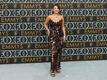 5 dupes económicos de las sandalias de terciopelo que Selena Gomez usó en los Emmys 2024