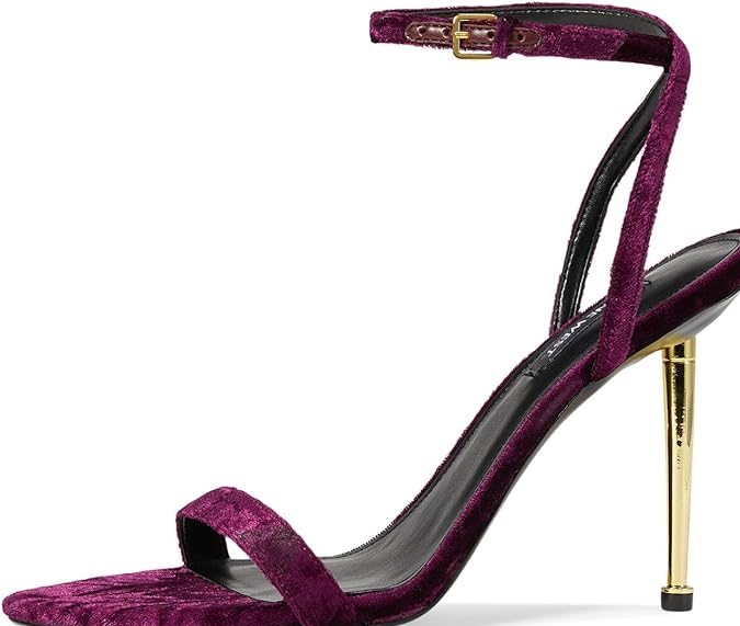 Zapatillas de terciopelo morado de Nine West de venta en Amazon.