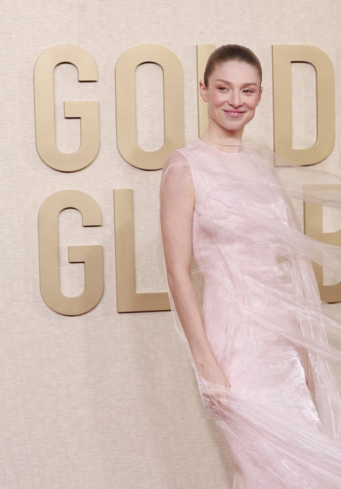 Hunter Schafer en la alfombra roja de los Golden Globes 2024.