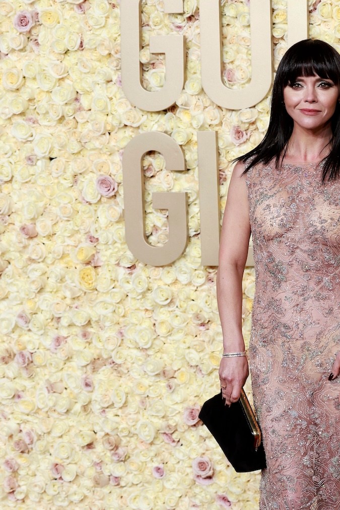 Christina Ricci en la alfombra roja de los Golden Globes 2024.