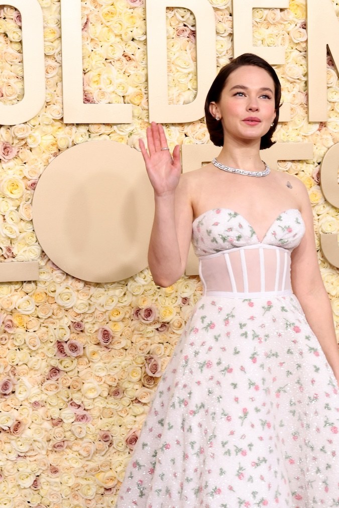 Cailee Spaeny en la alfombra roja de los Golden Globes 2024.