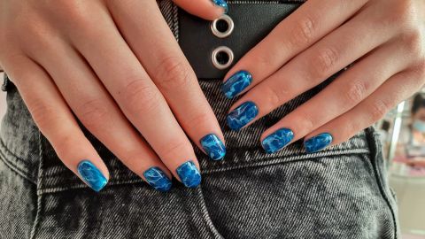 Manicure de uñas azules divertidas: 4 diseños en TikTok para inspirar tu próximo nail art