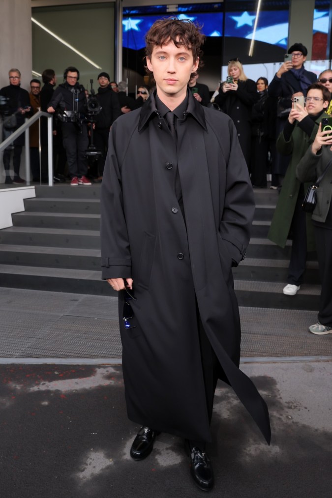 Troye Sivan en Milan Fashion Week Men's 2024.