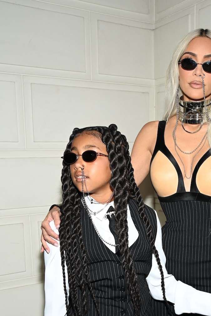 North West compartió sus “nuevos dientes” en la cuenta compartida de TikTok que tiene con Kim Kardashian. 
