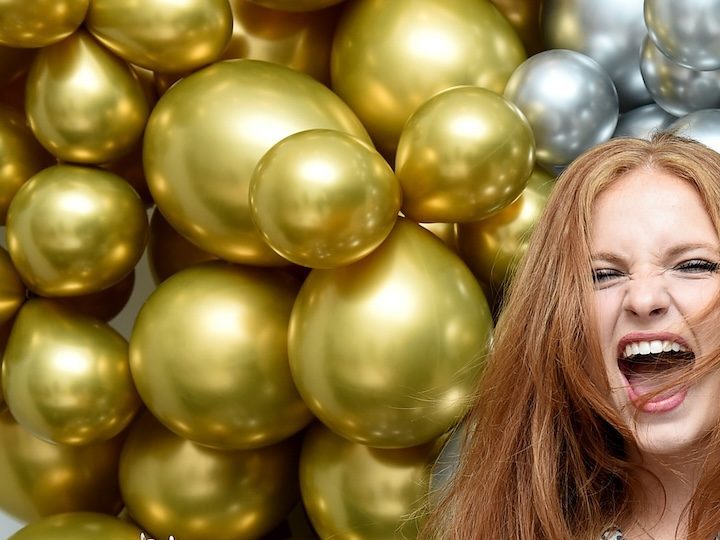 Outfits de despedida de soltera groovy: conoce la nueva tendencia de 2024 y cómo conseguirla