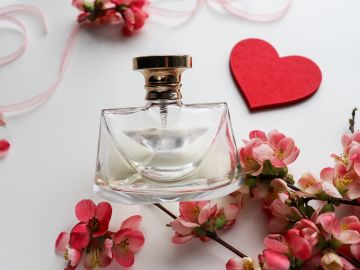 8 perfumes divinos y populares para regalar en San Valentín desde $30 dólares