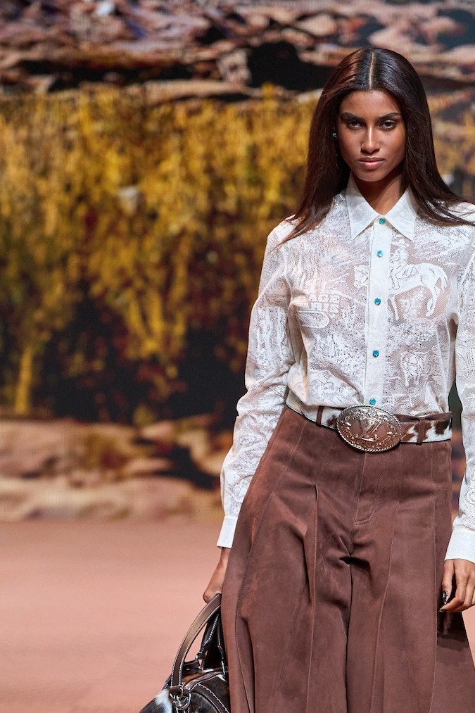 También hubo looks de mujer en el desfile otoño-invierno 24-25 de Louis Vuitton Menswear en Paris Fashion Week.