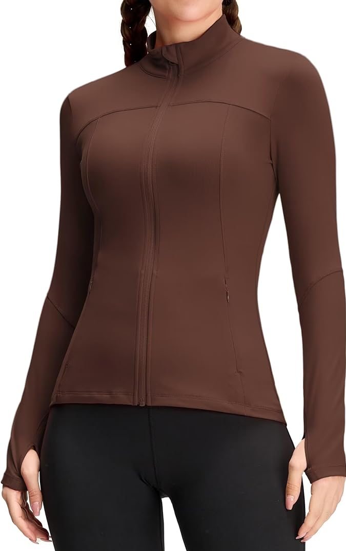 Chamarra deportiva de QUEENIEKE de venta en Amazon.