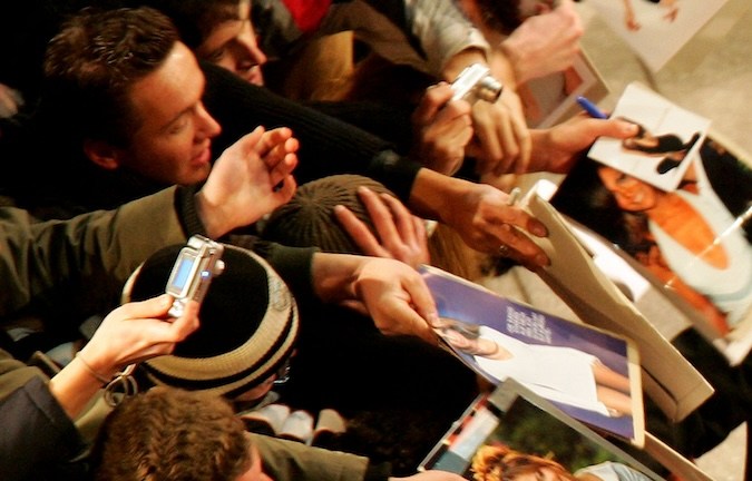 ¿Por qué algunas celebridades no firman sus autógrafos con tinta azul?