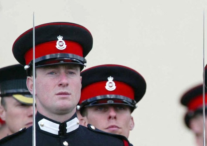 El príncipe Harry durante el Desfile del Soberano en la Real Academia Militar de Sandhurst, en abril de 2006.