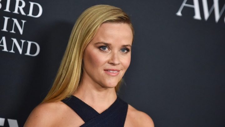 Reese Witherspoon usó un vestido de $2,950 dólares y en Amazon hay dupes desde $26