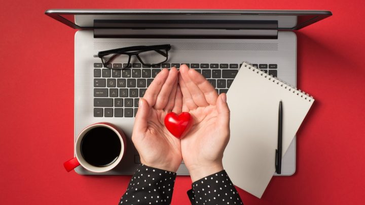 8 regalos curiosos de San Valentín para tus compañeras y amigas del trabajo desde $8 dólares