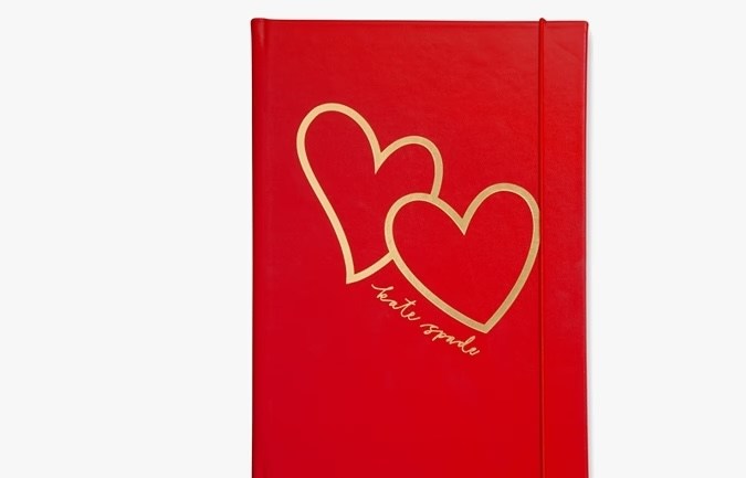Libreta Brush Hearts de Kate Spade.