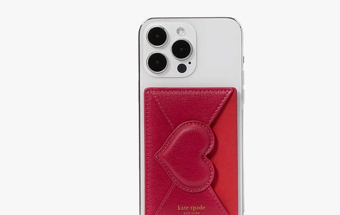 Tarjetero para celular Pitter Patter de Kate Spade.