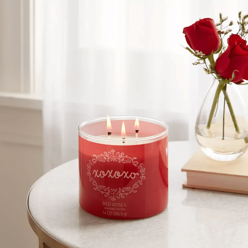 Candle XOXO Red Roses de Threshold de venta en Target.