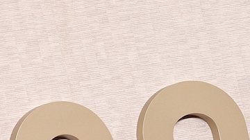 Selena Gomez chismeó con Taylor Swift en los Golden Globes 2024, ¿pero qué le dijo?