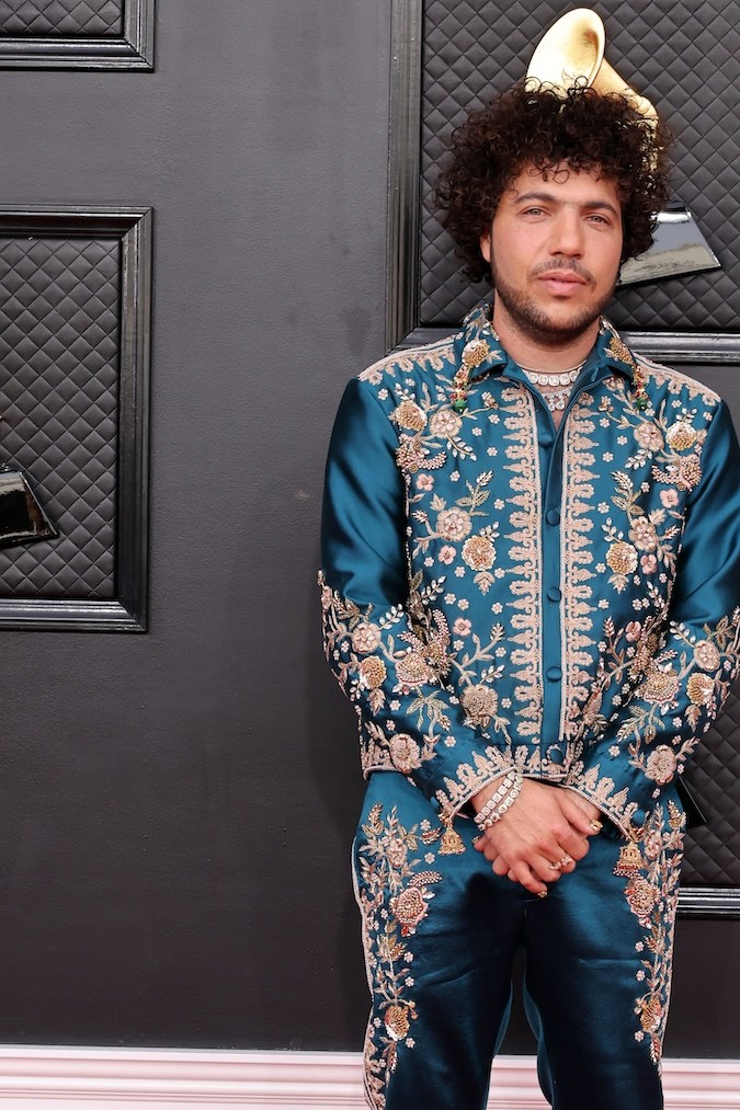 Selena Gomez se porta muy cariñosa con Benny Blanco durante un partido de los Lakers