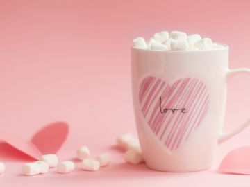 7 tazas de San Valentín con frases originales para salir del apuro desde $5 dólares