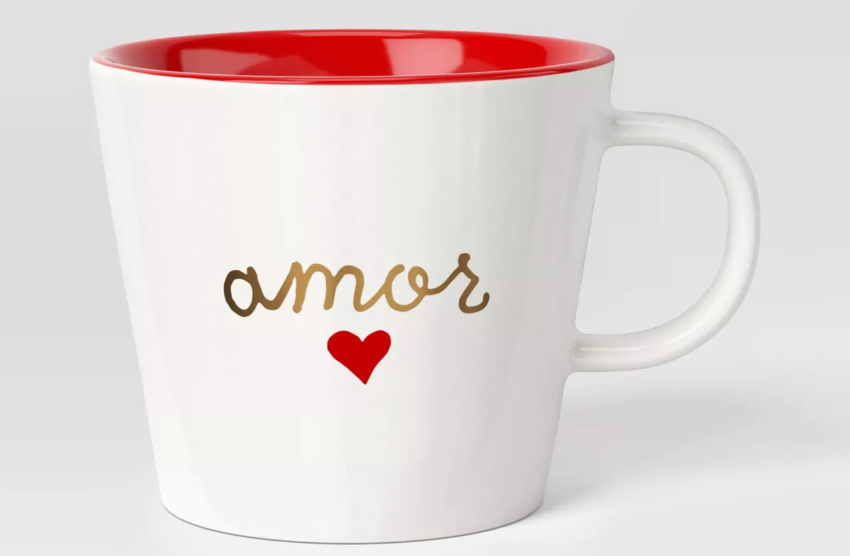 Taza de San Valentín de Threshold de venta en Target.