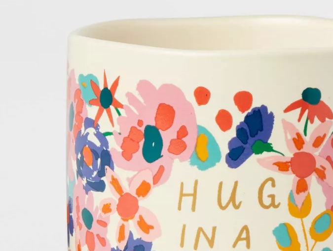 Taza floral de Threshold de venta en Target.