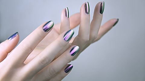 Tendencias de manicure 2024: 4 tutoriales de nail art metálico en TikTok para inspirarte