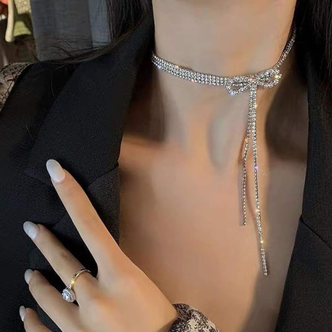 Collar con moño de ELABEST de venta en Amazon.