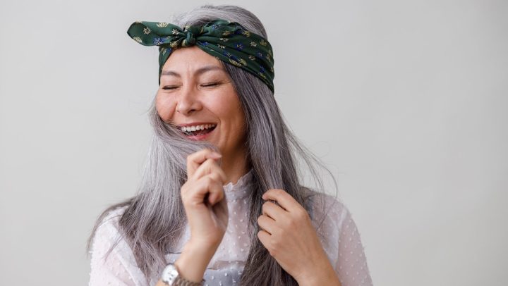 ¿Tienes el cabello canoso y opaco? Este shampoo de $10 dólares te ayudará a iluminarlo