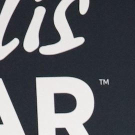 Thalía presenta un nuevo look con el estilo "Mob Wife" o esposa de la mafia.