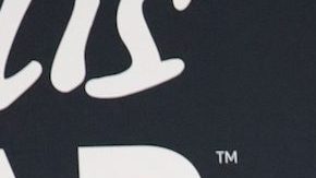 Thalía presenta un nuevo look con el estilo "Mob Wife" o esposa de la mafia.