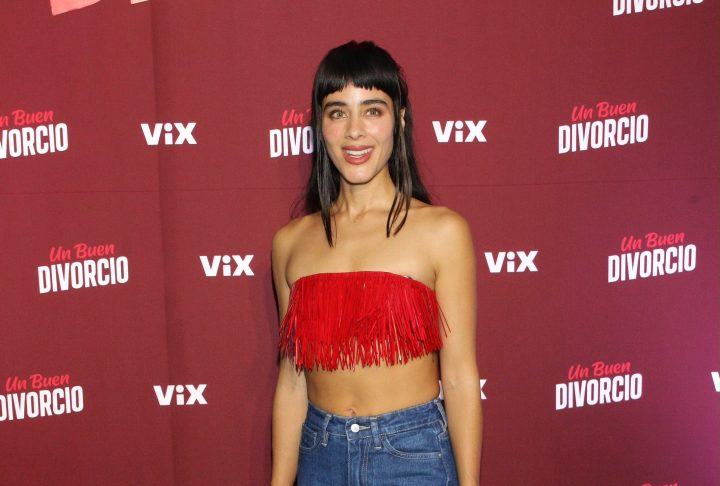 Esmeralda Pimentel acude al estreno de "Un Buen Divorcio" con un llamativo look.