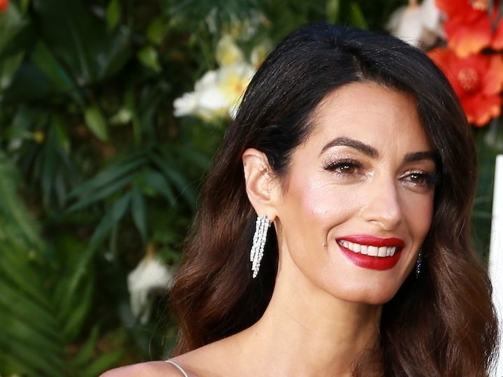 George y Amal Clooney en la premier de "Ticket To Paradise" en Londres, Inglaterra.