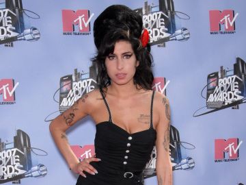 Conoce el delineador de ojos de $5 dólares que Amy Winehouse usaba para su icónico look
