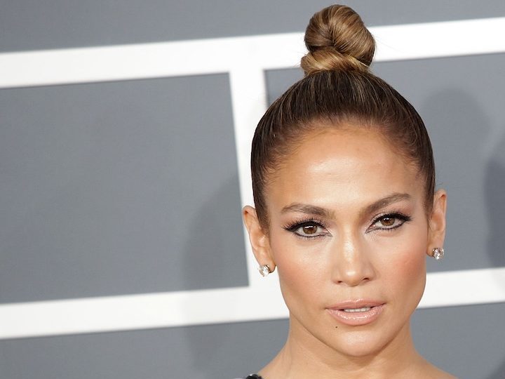 Conoce la base de maquillaje que JLo usa para tener un efecto ‘glowy’ en la alfombra roja