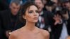 Victoria Beckham lanza un beso en la alfombra roja de la premier de 'Cafe Society' en Cannes.