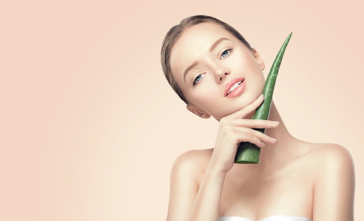 Incluye aloe vera en tu rutina de cuidado capilar para mejorar el aspecto de tu cabello.