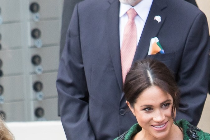 Meghan Markle y el príncipe Harry saliendo del Canada House en marzo de 2019.
