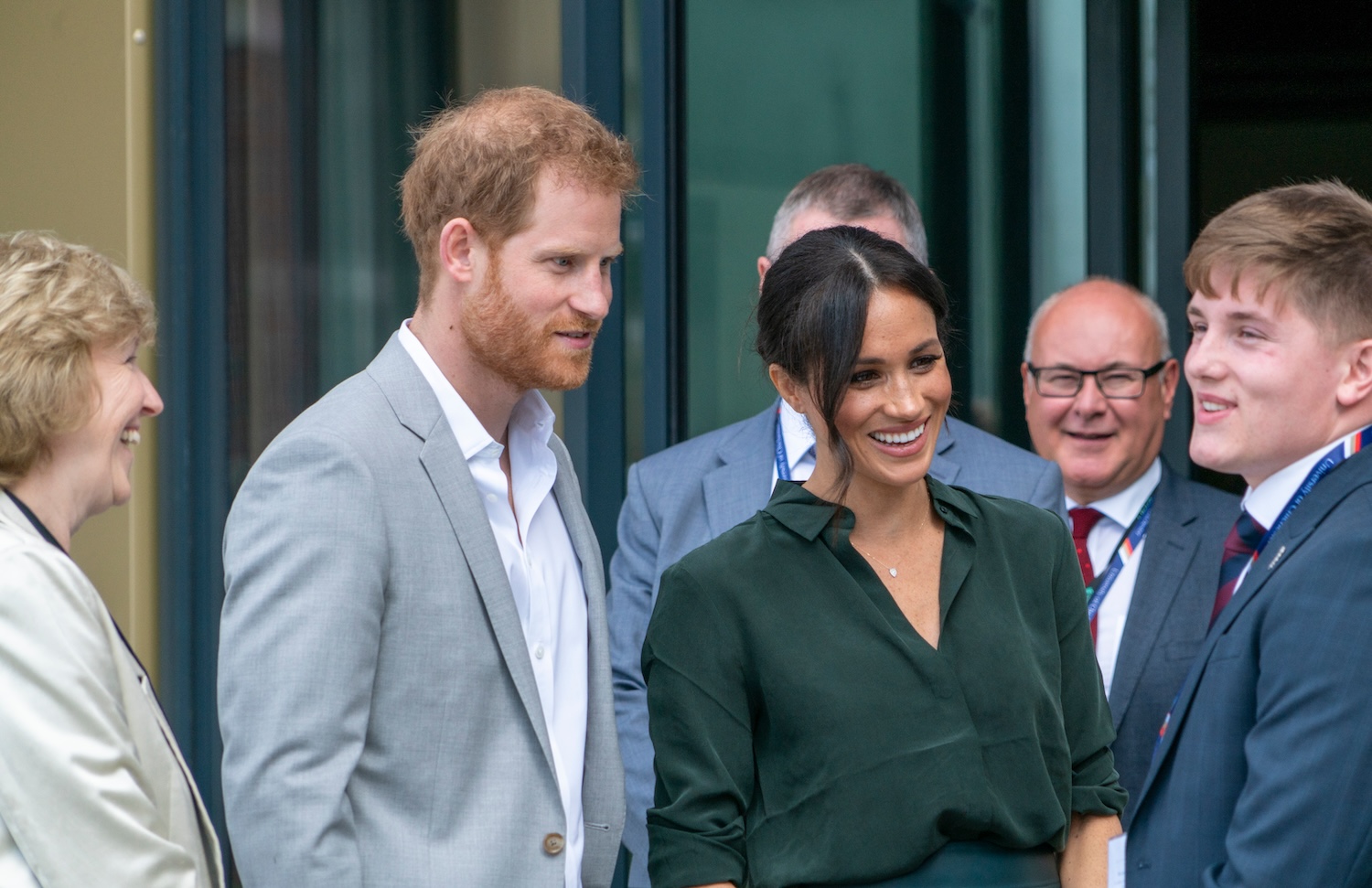 Nuevos reportes indicarían que el príncipe Harry volvería a ser un miembro activo de la familia real británica, por el cáncer de su padre.