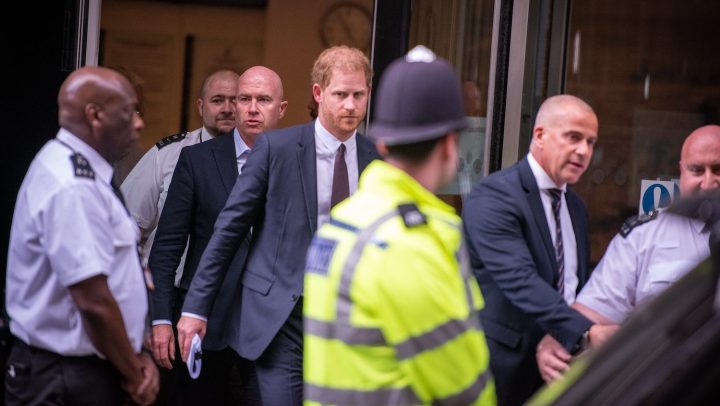 El príncipe Harry viajará a Reino Unido para visitar a su padre tras diagnóstico de cáncer