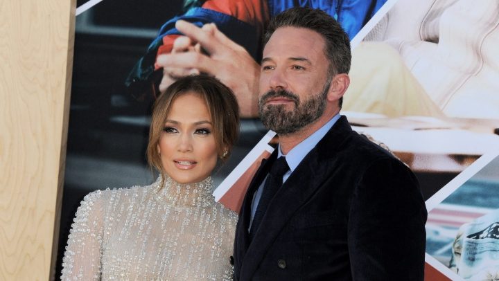 Jennifer Lopez y Ben Affleck en la alfombra roja de la premiere de AIR en marzo de 2023.