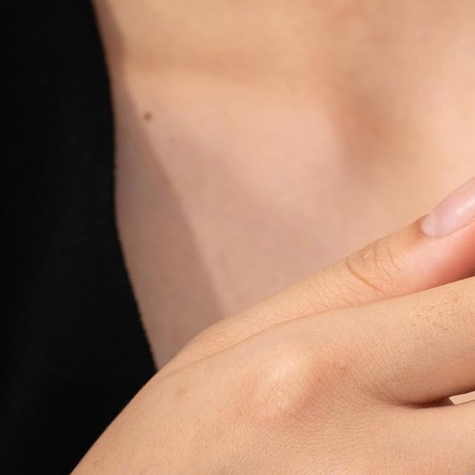 Anillo de Amazon Collection con piedra de nacimiento de venta en Amazon.