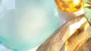 Conjunto de gemas que forman parte de la lista de las piedras preciosas de nacimiento.