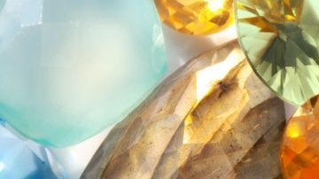 Conjunto de gemas que forman parte de la lista de las piedras preciosas de nacimiento.