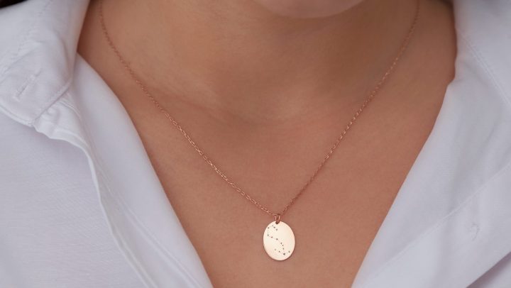 Joyería zodiacal: aretes, collares, anillos y más inspirados en el horóscopo