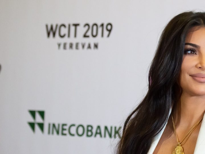 Kim Kardashian posa en la alfombra roja del World Congress On Information Technology en 2019.