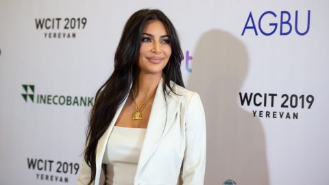 Kim Kardashian posa en la alfombra roja del World Congress On Information Technology en 2019.